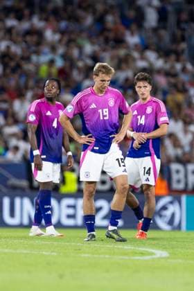 UEFA U21, U 21 Europameisterschaft, Finale: England - Deutschland; 28.06.2025 Nelson Weiper (Deutschland, 19), Tim Oermann (Deutschland, 14), Bright Arrey-Mbi (Deutschland, 4) bei der UEFA U21-Europameisterschaft im Finalspiel England - Deutschland, am 28.06.2025, National Football Stadium, Bratislava, Slowakei Copyright: xBEAUTIFULxSPORTS Meuselx