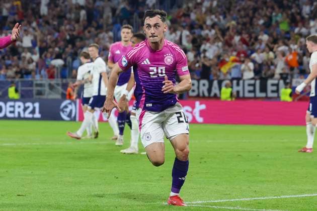 Paul Nebel (Germany) bejubelt seinen Treffer zum 2:2, UEFA European Under-21 Championship 2025 Final, England v Germany Final, National Football Stadium am 28. June 2025 in Bratislava, Slowakei. (Foto von Marco Steinbrenner DeFodi Images) Paul Nebel (Germany) celebrates after scoring his teams second goal, UEFA European Under-21 Championship 2025 Final, England v Germany Final, National Football Stadium, June 28, 2025 in Bratislava, Slovakia. (Photo by Marco Steinbrenner DeFodi Images)