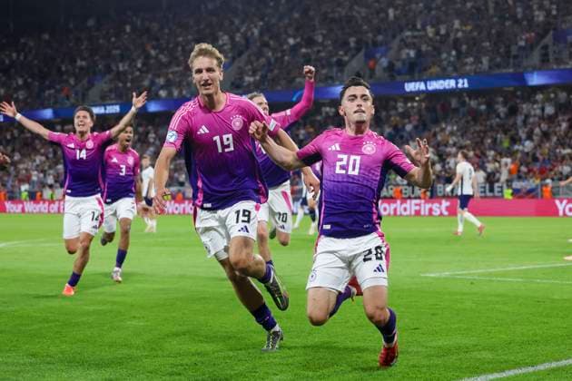 Paul Nebel (Germany) bejubelt seinen Treffer zum 2:2 mit Nelson Weiper (Germany), UEFA European Under-21 Championship 2025 Final, England v Germany Final, National Football Stadium am 28. June 2025 in Bratislava, Slowakei. (Foto von Marco Steinbrenner DeFodi Images) Paul Nebel (Germany) celebrates after scoring his teams second goal with Nelson Weiper (Germany), UEFA European Under-21 Championship 2025 Final, England v Germany Final, National Football Stadium, June 28, 2025 in Bratislava, Slovakia. (Photo by Marco Steinbrenner DeFodi Images)