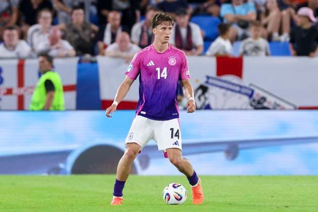 Tim Oermann (Germany) kontrolliert den Ball, UEFA European Under-21 Championship 2025 Final, England v Germany Final, National Football Stadium am 28. June 2025 in Bratislava, Slowakei. (Foto von Marco Steinbrenner DeFodi Images) Tim Oermann (Germany) controls the ball, UEFA European Under-21 Championship 2025 Final, England v Germany Final, National Football Stadium, June 28, 2025 in Bratislava, Slovakia. (Photo by Marco Steinbrenner DeFodi Images)