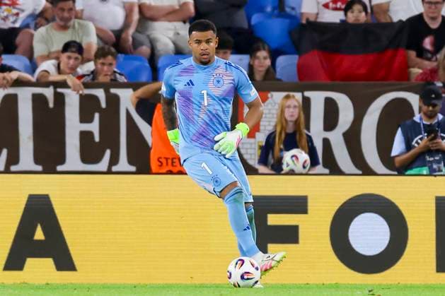Torhueter Noah Atubolu (Germany) kontrolliert den Ball, UEFA European Under-21 Championship 2025 Final, England v Germany Final, National Football Stadium am 28. June 2025 in Bratislava, Slowakei. (Foto von Marco Steinbrenner DeFodi Images) Torhueter Noah Atubolu (Germany) controls the ball, UEFA European Under-21 Championship 2025 Final, England v Germany Final, National Football Stadium, June 28, 2025 in Bratislava, Slovakia. (Photo by Marco Steinbrenner DeFodi Images)