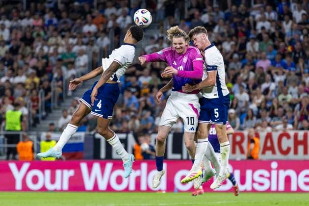 UEFA U21, U 21 Europameisterschaft, Finale: England - Deutschland; 28.06.2025 Nick Woltemade (Deutschland, 10), Jarell Quansah (England, 4), Charlie Cresswell (England, 5) bei der UEFA U21-Europameisterschaft im Finalspiel England - Deutschland, am 28.06.2025, National Football Stadium, Bratislava, Slowakei Copyright: xBEAUTIFULxSPORTS Meuselx