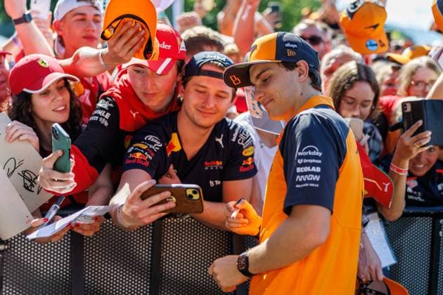 Oscar Piastri (McLaren Formula 1 Team, 81) gibt Autogramme, Grosser Preis von Oesterreich, Motorsport, Formel 1, Saison 2025, 29.06.2025 Grosser Preis von Oesterreich, Motorsport, Formel 1, Saison 2025, 29.06.2025 Copyright: xEibner-Pressefoto AlexanderxNeisx EP_ANS