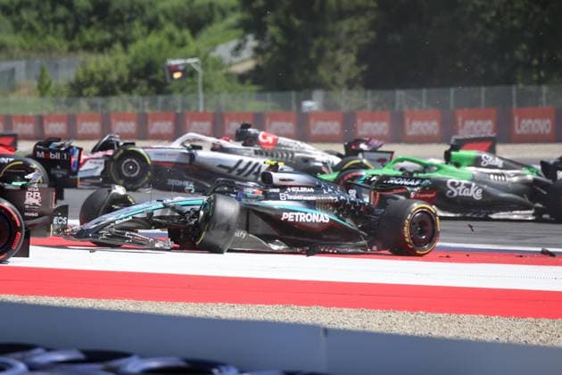 Max Verstappen (Oracle Red Bull Racing, 01), Andrea Kimi Antonelli (Mercedes AMG Petronas Formula One Team, 12), Unfall, Rennstart, Race, Rennen, Grosser Preis von Oesterreich, Motorsport, Herren, Formel 1, 29.06.2025 Spielberg Steiermark Oesterreich