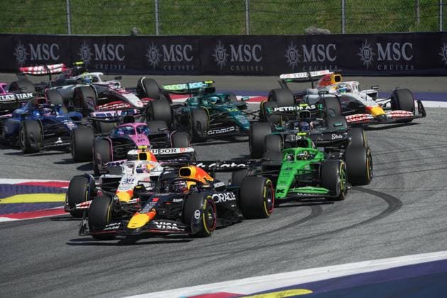 Formel 1 Großer Preis von Österreich 2025 29.06.2025, Red Bull Ring, Spielberg, Formel 1 Großer Preis von Österreich 2025 , im Bild Rennstart: Max Verstappen (NLD), Oracle Red Bull Racing, Liam Lawson (NZL), Visa Cash App RB Formula One Team, Gabriel Bortoleto (BRA), Stake F1 Team Kick Sauber, Isack Hadjar (FRA), Fernando Alonso (ESP), Aston Martin Aramco Cognizant Formula One Team, Andrea Kimi Antonelli (ITA), Mercedes-AMG Petronas Formula One Team