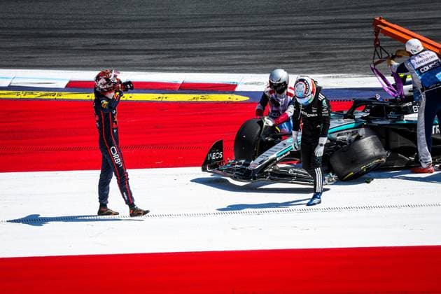 F1 - AUSTRIAN GRAND PRIX 2025 12 KIMI ANTONELLI Andrea (ita), Mercedes AMG F1 Team W16, action crash, accident, VERSTAPPEN Max (ned), Red Bull Racing RB21, during the Formula 1 MSC Cruises Austrian Grand Prix 2025, 11th round of the 2025 FIA Formula One World Championship, WM, Weltmeisterschaft from June 27 to 29, 2025 on the Red Bull Ring, in Spielberg, Austria - SpielbergAustria Copyright: xFLORENTxGOODENx