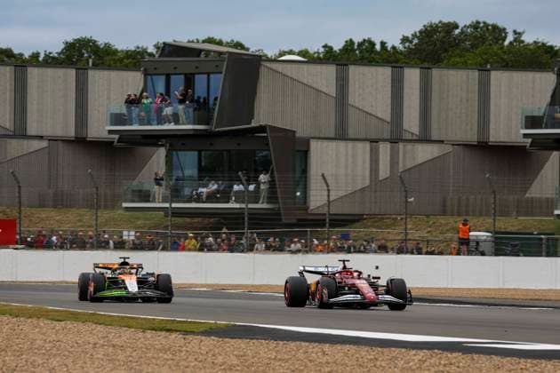 F1 - BRITISH GRAND PRIX 2025 16 LECLERC Charles (mco), Scuderia Ferrari SF-25, action 81 PIASTRI Oscar (aus), McLaren F1 Team MCL39, action during the Formula 1 Qatar Airways British Grand Prix 2025, 12th round of the 2025 FIA Formula One World Championship, WM, Weltmeisterschaft from July 4 to 6, 2025 on the Silverstone Circuit, in Silverstone, United Kingdom - SilverstoneUnited Kingdom Copyright: xFLORENTxGOODENx