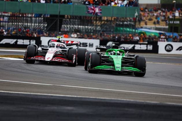 F1 - BRITISH GRAND PRIX 2025 27 HULKENBERG Nico (ger), Stake F1 Team Kick C45, 87 BEARMAN Ollie Oliver (gbr), Haas F1 Team VF-25 Ferrari, action during the Formula 1 Qatar Airways British Grand Prix 2025, 12th round of the 2025 FIA Formula One World Championship, WM, Weltmeisterschaft from July 4 to 6, 2025 on the Silverstone Circuit, in Silverstone, United Kingdom - SilverstoneUnited Kingdom Copyright: xFLORENTxGOODENx