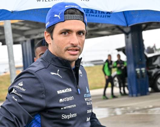 Formula 1, Arrivals, Silverstone, UK, 06 July, 2025. 06 July 2025. Carlos Sainz, Williams, arriving at the Formula 1 Qatar Airways British Grand Prix at Silverstone, Northamptonshire, UK., Credit:Lee Floyd Avalon UK, Northamptonshire, Silverstone Copyright: xLeexFloydx xAvalonx 1019087132