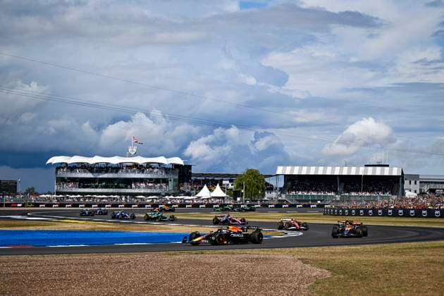 F1 - BRITISH GRAND PRIX 2025 start of the race, depart, 01 VERSTAPPEN Max (nld), Red Bull Racing RB21, action 04 NORRIS Lando (gbr), McLaren F1 Team MCL39, action 81 PIASTRI Oscar (aus), McLaren F1 Team MCL39, action 44 HAMILTON Lewis (gbr), Scuderia Ferrari SF-25, action during the Formula 1 Qatar Airways British Grand Prix 2025, 12th round of the 2025 FIA Formula One World Championship, WM, Weltmeisterschaft from July 4 to 6, 2025 on the Silverstone Circuit, in Silverstone, United Kingdom - SilverstoneUnited Kingdom Copyright: xALBERTOxVIMERCATIx