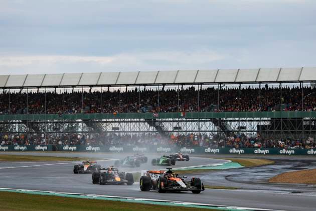 F1 - BRITISH GRAND PRIX 2025 81 PIASTRI Oscar (aus), McLaren F1 Team MCL39, action 01 VERSTAPPEN Max (nld), Red Bull Racing RB21, action 04 NORRIS Lando (gbr), McLaren F1 Team MCL39, action during the Formula 1 Qatar Airways British Grand Prix 2025, 12th round of the 2025 FIA Formula One World Championship, WM, Weltmeisterschaft from July 4 to 6, 2025 on the Silverstone Circuit, in Silverstone, United Kingdom - SilverstoneUnited Kingdom Copyright: xANTONINxVINCENTx