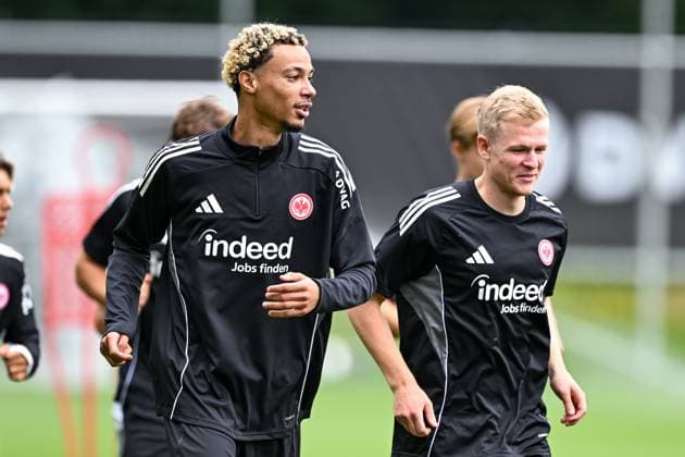 Jonathan Burkardt (Eintracht Frankfurt) und Hugo Ekitike (Eintracht Frankfurt, 11) laufen sich warm, GER, Eintracht Frankfurt, Trainingsauftakt, Fussball, Bundesliga, Saison 2025 2026, 09.07.2025. GER, Eintracht Frankfurt, Trainingsauftakt, Fussball, Bundesliga, Saison 2025 2026, 09.07.2025. Frankfurt am Main Copyright: xEibner-Pressefoto FlorianxWiegandx EP_FWD