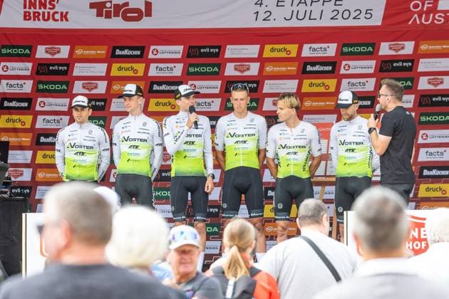 12.07.2025, Kühtai, AUT, Tour of Austria 2025, Etappe 4 von Innsbruck nach Kühtai (117,1 km), im Bild VOSTER ATS TEAM mit Maciej Banaszak (POL), Tomasz Budzinski (POL), Zak Coleman (GBR), Mateusz Kostanski (POL), Patryk Stosz (POL), Konrad Waliniak (POL), Michal Zelazowski (POL) VOSTER ATS TEAM mit Maciej Banaszak (POL), Tomasz Budzinski (POL), Zak Coleman (GBR), Mateusz Kostanski (POL), Patryk Stosz (POL), Konrad Waliniak (POL), Michal Zelazowski (POL) before the start of the stage 4 from Innsbruck to Kühtai (117,1 km) of the Tour of Austria. Kühtai, Austria on 2025 07 12. Expa Kühtai