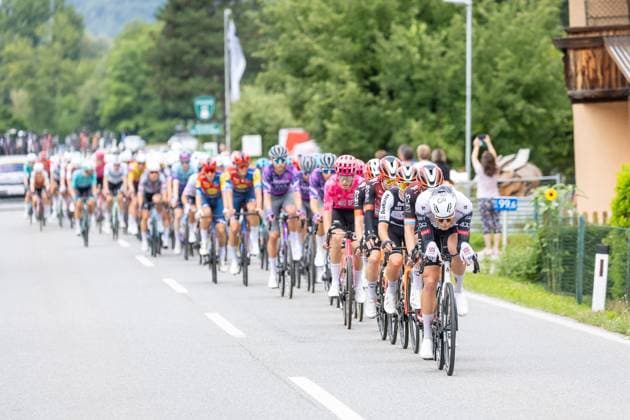 12.07.2025, Kühtai, AUT, Tour of Austria 2025, Etappe 4 von Innsbruck nach Kühtai (117,1 km), im Bild Peleton, Julius Johansen (DEN, UAE TEAM EMIRATES XRG) bei Telfs Peleton, Julius Johansen (DEN, UAE TEAM EMIRATES XRG) bei Telfs during the stage 4 from Innsbruck to Kühtai (117,1 km) of the Tour of Austria. Kühtai, Austria on 2025 07 12. Expa Kühtai