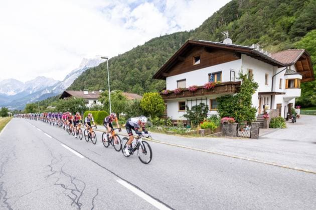 12.07.2025, Kühtai, AUT, Tour of Austria 2025, Etappe 4 von Innsbruck nach Kühtai (117,1 km), im Bild Peleton, Julius Johansen (DEN, UAE TEAM EMIRATES XRG) bei Pettnau Peleton, Julius Johansen (DEN, UAE TEAM EMIRATES XRG) bei Pettnau during the stage 4 from Innsbruck to Kühtai (117,1 km) of the Tour of Austria. Kühtai, Austria on 2025 07 12. Expa Kühtai