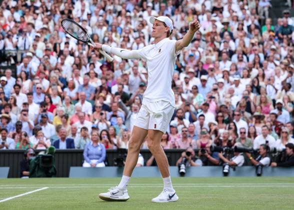 Jannik Sinner (ITA) jubelt nach dem Sieg, Jubel, Freude, Emotion, Endspiel, Final, Herren Einzel, Men s Singles Tennis - Wimbledon 2021 - Grand Slam ITF ATP, Tennis Herren WTA, Tennis Damen - AELTC - London - - Great Britain - 13 July 2025. Jannik Sinner (ITA) jubelt nach dem Sieg, Jubel, Freude, Emotion, Endspiel, Final, Herren Einzel, Men s Singles Tennis - Wimbledon 2021 - Grand Slam ITF ATP WTA - AELTC - London - - Great Britain - 13 July 2025. Copyright: xJuergenxHasenkopfx