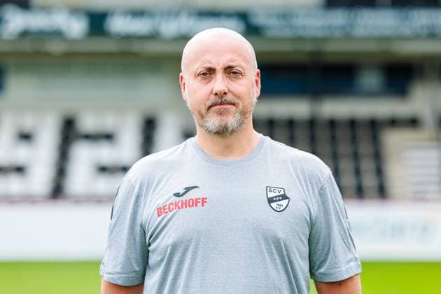 Dr. Jochen Schroeder, Orthopaedischer Mannschaftsarzt; SC Verl; 3.Liga, Porträttermin 2025 2026 GER, Porträttermin SC Verl, Fussball, 3. Liga, Spielzeit 2025 2026, 16.07.2025 GER, Porträttermin SC Verl, Fussball, 3. Liga, Spielzeit 2025 2026, 16.07.2025 Verl Copyright: xEibner-Pressefoto JanxRollingerx EP_JSK