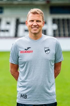 Matt Beadle, Technischer Direktor; SC Verl; 3.Liga, Porträttermin 2025 2026 GER, Porträttermin SC Verl, Fussball, 3. Liga, Spielzeit 2025 2026, 16.07.2025 GER, Porträttermin SC Verl, Fussball, 3. Liga, Spielzeit 2025 2026, 16.07.2025 Verl Copyright: xEibner-Pressefoto JanxRollingerx EP_JSK