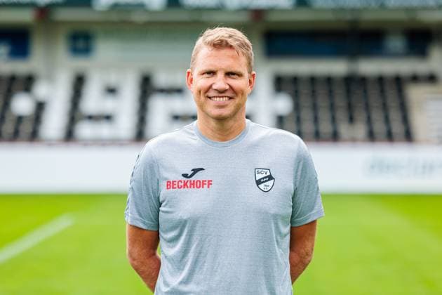 Matt Beadle, Technischer Direktor; SC Verl; 3.Liga, Porträttermin 2025 2026 GER, Porträttermin SC Verl, Fussball, 3. Liga, Spielzeit 2025 2026, 16.07.2025 GER, Porträttermin SC Verl, Fussball, 3. Liga, Spielzeit 2025 2026, 16.07.2025 Verl Copyright: xEibner-Pressefoto JanxRollingerx EP_JSK