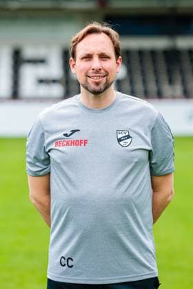 Dr. Christian Colcuc, Orthopaedischer Mannschaftsarzt; SC Verl; 3.Liga, Porträttermin 2025 2026 GER, Porträttermin SC Verl, Fussball, 3. Liga, Spielzeit 2025 2026, 16.07.2025 GER, Porträttermin SC Verl, Fussball, 3. Liga, Spielzeit 2025 2026, 16.07.2025 Verl Copyright: xEibner-Pressefoto JanxRollingerx EP_JSK