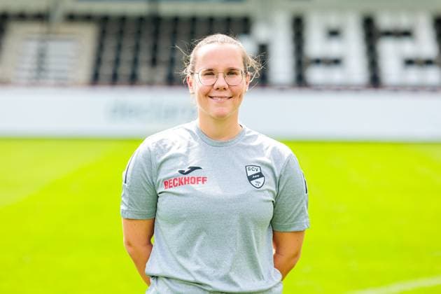 Mia Bittner, Physiotherapeutin; SC Verl; 3.Liga, Porträttermin 2025 2026 GER, Porträttermin SC Verl, Fussball, 3. Liga, Spielzeit 2025 2026, 16.07.2025 GER, Porträttermin SC Verl, Fussball, 3. Liga, Spielzeit 2025 2026, 16.07.2025 Verl Copyright: xEibner-Pressefoto JanxRollingerx EP_JSK
