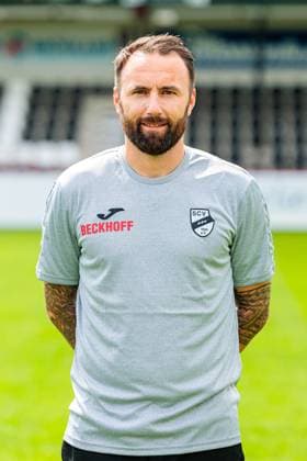 Zlatko Janjic, Vorstand SC Verl; 3.Liga, Porträttermin 2025 2026 GER, Porträttermin SC Verl, Fussball, 3. Liga, Spielzeit 2025 2026, 16.07.2025 GER, Porträttermin SC Verl, Fussball, 3. Liga, Spielzeit 2025 2026, 16.07.2025 Verl Copyright: xEibner-Pressefoto JanxRollingerx EP_JSK