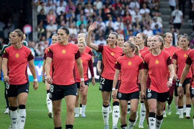 FOOTBALL: FEMININ France vs Allemagne - UEFA EURO, EM, Europameisterschaft,Fussball 2025 Quarts de finale - 19 07 2025 echauffement des joueuses de l equipe de Allemagne Jule Brand 22 lors du match Quarts de finale du Championnat d Europe de football fà minin EURO 2025 entre France et Allemagne. St. Jakob Park in Basel - Suisse 19 07 2025 Copyright: xx
