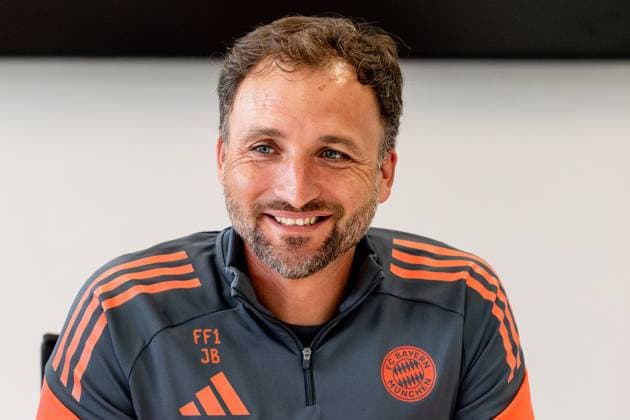 Jose Barcala (Chef-Trainer, FC Bayern Muenchen Frauen) beim Pressetalk vor dem offiziellen Training Portrait Portraet. FC Bayern Muenchen Frauen, Fussball, Google Pixel Frauen-Bundesliga, Trainingseinheit, Saison 2025 2026, 21.07.2025. (DFL DFB REGULATIONS PROHIBIT ANY USE OF PHOTOGRAPHS as IMAGE SEQUENCES and or QUASI-VIDEO). FC Bayern Muenchen Frauen, Fussball, Google Pixel Frauen-Bundesliga, Trainingseinheit, Saison 2025 2026, 21.07.2025. Muenchen Copyright: xEibner-Pressefoto HeikexFeinerx EP_HFR