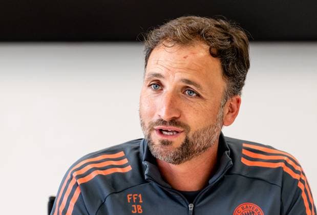 Jose Barcala (Chef-Trainer, FC Bayern Muenchen Frauen) beim Pressetalk vor dem offiziellen Training Portrait Portraet. FC Bayern Muenchen Frauen, Fussball, Google Pixel Frauen-Bundesliga, Trainingseinheit, Saison 2025 2026, 21.07.2025. (DFL DFB REGULATIONS PROHIBIT ANY USE OF PHOTOGRAPHS as IMAGE SEQUENCES and or QUASI-VIDEO). FC Bayern Muenchen Frauen, Fussball, Google Pixel Frauen-Bundesliga, Trainingseinheit, Saison 2025 2026, 21.07.2025. Muenchen Copyright: xEibner-Pressefoto HeikexFeinerx EP_HFR