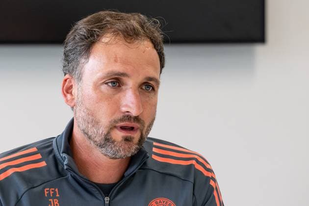 Jose Barcala (Chef-Trainer, FC Bayern Muenchen Frauen) beim Pressetalk vor dem offiziellen Training Portrait Portraet. FC Bayern Muenchen Frauen, Fussball, Google Pixel Frauen-Bundesliga, Trainingseinheit, Saison 2025 2026, 21.07.2025. (DFL DFB REGULATIONS PROHIBIT ANY USE OF PHOTOGRAPHS as IMAGE SEQUENCES and or QUASI-VIDEO). FC Bayern Muenchen Frauen, Fussball, Google Pixel Frauen-Bundesliga, Trainingseinheit, Saison 2025 2026, 21.07.2025. Muenchen Copyright: xEibner-Pressefoto HeikexFeinerx EP_HFR