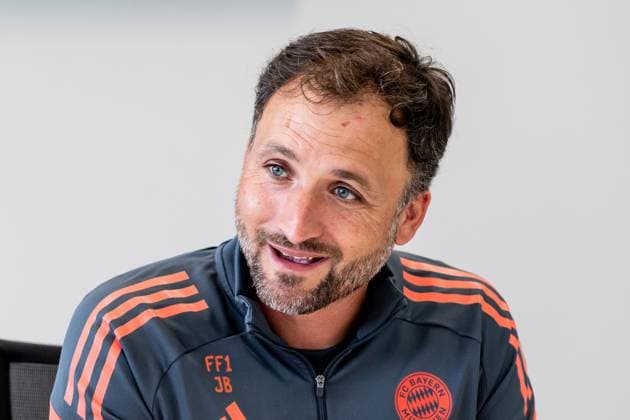 Jose Barcala (Chef-Trainer, FC Bayern Muenchen Frauen) beim Pressetalk vor dem offiziellen Training. FC Bayern Muenchen Frauen, Fussball, Google Pixel Frauen-Bundesliga, Trainingseinheit, Saison 2025 2026, 21.07.2025. (DFL DFB REGULATIONS PROHIBIT ANY USE OF PHOTOGRAPHS as IMAGE SEQUENCES and or QUASI-VIDEO). FC Bayern Muenchen Frauen, Fussball, Google Pixel Frauen-Bundesliga, Trainingseinheit, Saison 2025 2026, 21.07.2025. Muenchen Copyright: xEibner-Pressefoto HeikexFeinerx EP_HFR