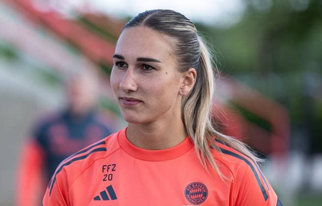 Jana Kappes (FC Bayern Muenchen Frauen II, 20) Portrait Portraet. FC Bayern Muenchen Frauen, Fussball, Google Pixel Frauen-Bundesliga, Trainingseinheit, Saison 2025 2026, 21.07.2025. (DFL DFB REGULATIONS PROHIBIT ANY USE OF PHOTOGRAPHS as IMAGE SEQUENCES and or QUASI-VIDEO). FC Bayern Muenchen Frauen, Fussball, Google Pixel Frauen-Bundesliga, Trainingseinheit, Saison 2025 2026, 21.07.2025. Muenchen Copyright: xEibner-Pressefoto HeikexFeinerx EP_HFR