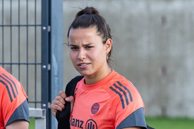 Lena Oberdorf (FC Bayern Muenchen Frauen, 08) Portrait Portraet. FC Bayern Muenchen Frauen, Fussball, Google Pixel Frauen-Bundesliga, Trainingseinheit, Saison 2025 2026, 21.07.2025. (DFL DFB REGULATIONS PROHIBIT ANY USE OF PHOTOGRAPHS as IMAGE SEQUENCES and or QUASI-VIDEO). FC Bayern Muenchen Frauen, Fussball, Google Pixel Frauen-Bundesliga, Trainingseinheit, Saison 2025 2026, 21.07.2025. Muenchen Copyright: xEibner-Pressefoto HeikexFeinerx EP_HFR