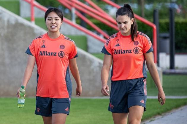 Momoko Tanikawa (FC Bayern Muenchen Frauen, 18) und Jovana Damnjanovic (FC Bayern Muenchen Frauen, 09) FC Bayern Muenchen Frauen, Fussball, Google Pixel Frauen-Bundesliga, Trainingseinheit, Saison 2025 2026, 21.07.2025. (DFL DFB REGULATIONS PROHIBIT ANY USE OF PHOTOGRAPHS as IMAGE SEQUENCES and or QUASI-VIDEO). FC Bayern Muenchen Frauen, Fussball, Google Pixel Frauen-Bundesliga, Trainingseinheit, Saison 2025 2026, 21.07.2025. Muenchen Copyright: xEibner-Pressefoto HeikexFeinerx EP_HFR