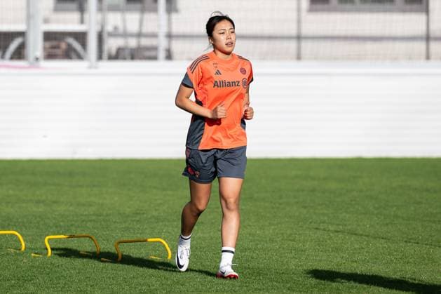 Momoko Tanikawa (FC Bayern Muenchen Frauen, 18) FC Bayern Muenchen Frauen, Fussball, Google Pixel Frauen-Bundesliga, Trainingseinheit, Saison 2025 2026, 21.07.2025. (DFL DFB REGULATIONS PROHIBIT ANY USE OF PHOTOGRAPHS as IMAGE SEQUENCES and or QUASI-VIDEO). FC Bayern Muenchen Frauen, Fussball, Google Pixel Frauen-Bundesliga, Trainingseinheit, Saison 2025 2026, 21.07.2025. Muenchen Copyright: xEibner-Pressefoto HeikexFeinerx EP_HFR