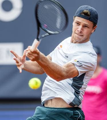 21.07.2025, Sportpark, Kitzbühel, AUT, ATP, Tennis Herren Tour, Generali Open Kitzbühel 2025, 1. Runde, Herren Einzel, im Bild Joel Schwaerzler (AUT) Joel Schwaerzler of Austria during men s single 1. round match at the 2025 Generali Open Kitzbühel of the ATP Tour at the Sportpark in Kitzbühel, Austria on 2025 07 21. Expa Kitzbühel