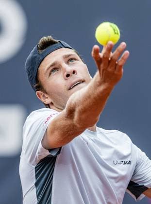 21.07.2025, Sportpark, Kitzbühel, AUT, ATP, Tennis Herren Tour, Generali Open Kitzbühel 2025, 1. Runde, Herren Einzel, im Bild Joel Schwaerzler (AUT) Joel Schwaerzler of Austria during men s single 1. round match at the 2025 Generali Open Kitzbühel of the ATP Tour at the Sportpark in Kitzbühel, Austria on 2025 07 21. Expa Kitzbühel