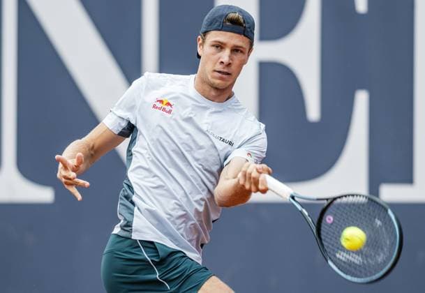21.07.2025, Sportpark, Kitzbühel, AUT, ATP, Tennis Herren Tour, Generali Open Kitzbühel 2025, 1. Runde, Herren Einzel, im Bild Joel Schwaerzler (AUT) Joel Schwaerzler of Austria during men s single 1. round match at the 2025 Generali Open Kitzbühel of the ATP Tour at the Sportpark in Kitzbühel, Austria on 2025 07 21. Expa Kitzbühel