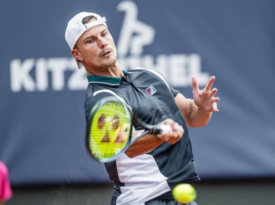 21.07.2025, Sportpark, Kitzbühel, AUT, ATP, Tennis Herren Tour, Generali Open Kitzbühel 2025, 1. Runde, Herren Einzel, im Bild Marton Fucsovics (HUN) Marton Fucsovics of Hungary during men s single 1. round match at the 2025 Generali Open Kitzbühel of the ATP Tour at the Sportpark in Kitzbühel, Austria on 2025 07 21. Expa Kitzbühel
