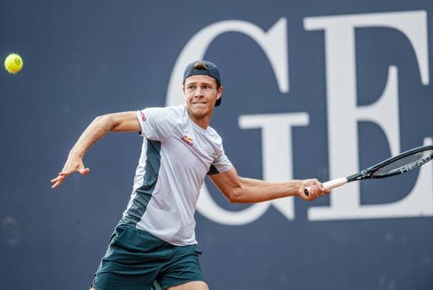21.07.2025, Sportpark, Kitzbühel, AUT, ATP, Tennis Herren Tour, Generali Open Kitzbühel 2025, 1. Runde, Herren Einzel, im Bild Joel Schwaerzler (AUT) Joel Schwaerzler of Austria during men s single 1. round match at the 2025 Generali Open Kitzbühel of the ATP Tour at the Sportpark in Kitzbühel, Austria on 2025 07 21. Expa Kitzbühel