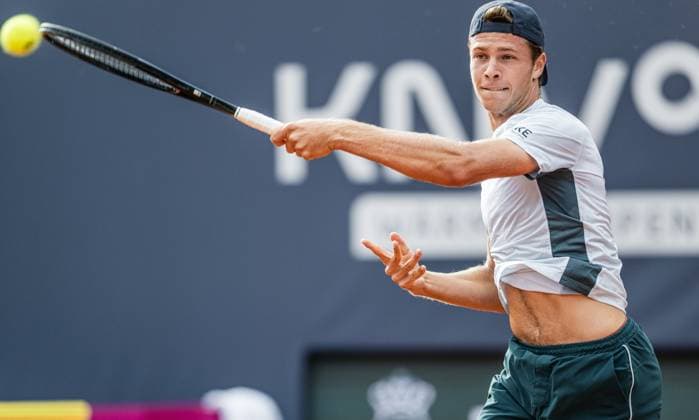 21.07.2025, Sportpark, Kitzbühel, AUT, ATP, Tennis Herren Tour, Generali Open Kitzbühel 2025, 1. Runde, Herren Einzel, im Bild Joel Schwaerzler (AUT) Joel Schwaerzler of Austria during men s single 1. round match at the 2025 Generali Open Kitzbühel of the ATP Tour at the Sportpark in Kitzbühel, Austria on 2025 07 21. Expa Kitzbühel