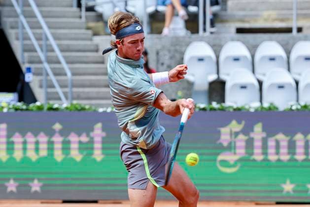 Lukas Neumayer (Austria) kontrolliert den Ball, ATP, Tennis Herren 250 Tournament, Generali Open Kitzbuhel, Tennisstadion am Kapserfeld am 22. July 2025 in Kitzbuehel, Österreich. (Foto von Marco Steinbrenner DeFodi Images) Lukas Neumayer (Austria) controls the ball, ATP 250 Tournament, Generali Open Kitzbuhel, Tennis stadium at Kapserfeld, July 22, 2025 in Kitzbuehel, Austria. (Photo by Marco Steinbrenner DeFodi Images)