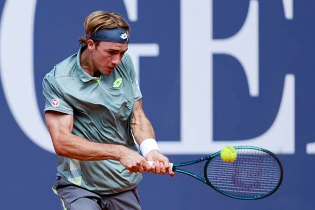 Lukas Neumayer (Austria) kontrolliert den Ball, ATP, Tennis Herren 250 Tournament, Generali Open Kitzbuhel, Tennisstadion am Kapserfeld am 22. July 2025 in Kitzbuehel, Österreich. (Foto von Marco Steinbrenner DeFodi Images) Lukas Neumayer (Austria) controls the ball, ATP 250 Tournament, Generali Open Kitzbuhel, Tennis stadium at Kapserfeld, July 22, 2025 in Kitzbuehel, Austria. (Photo by Marco Steinbrenner DeFodi Images)