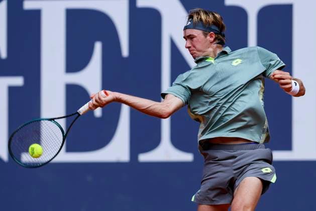 Lukas Neumayer (Austria) kontrolliert den Ball, ATP, Tennis Herren 250 Tournament, Generali Open Kitzbuhel, Tennisstadion am Kapserfeld am 22. July 2025 in Kitzbuehel, Österreich. (Foto von Marco Steinbrenner DeFodi Images) Lukas Neumayer (Austria) controls the ball, ATP 250 Tournament, Generali Open Kitzbuhel, Tennis stadium at Kapserfeld, July 22, 2025 in Kitzbuehel, Austria. (Photo by Marco Steinbrenner DeFodi Images)
