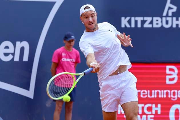 Jan-Lennard Struff (Germany) kontrolliert den Ball, ATP, Tennis Herren 250 Tournament, Generali Open Kitzbuhel, Tennisstadion am Kapserfeld am 22. July 2025 in Kitzbuehel, Österreich. (Foto von Marco Steinbrenner DeFodi Images) Jan-Lennard Struff (Germany) controls the ball, ATP 250 Tournament, Generali Open Kitzbuhel, Tennis stadium at Kapserfeld, July 22, 2025 in Kitzbuehel, Austria. (Photo by Marco Steinbrenner DeFodi Images)
