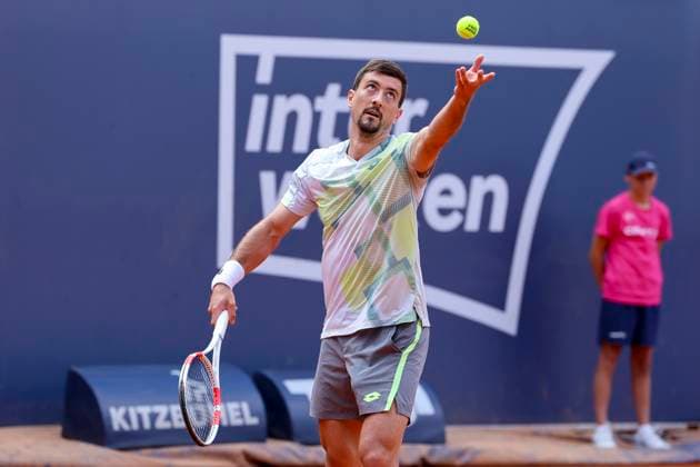 Sebastian Ofner (Austria) kontrolliert den Ball, ATP, Tennis Herren 250 Tournament, Generali Open Kitzbuhel, Tennisstadion am Kapserfeld am 22. July 2025 in Kitzbuehel, Österreich. (Foto von Marco Steinbrenner DeFodi Images) Sebastian Ofner (Austria) controls the ball, ATP 250 Tournament, Generali Open Kitzbuhel, Tennis stadium at Kapserfeld, July 22, 2025 in Kitzbuehel, Austria. (Photo by Marco Steinbrenner DeFodi Images)