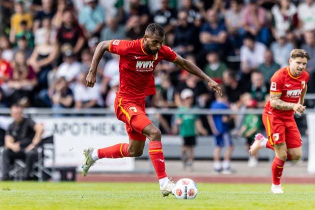 Fussball, Vorbereitung Saison 2025 2026, 1. Bundesliga, 3. Liga, Donaustadion Dillingen, Testspiel Freundschaftsspiel, Rot-Weiss Essen - FC Augsburg, 25.07.2025 25.07.2025, Fussball, Vorbereitung Saison 2025 2026, 1. Bundesliga, 3. Liga, Donaustadion Dillingen, Testspiel Freundschaftsspiel, Rot-Weiss Essen - FC Augsburg, 15 Steve Mounie (FC Augsburg) Foto: Lucca Fundel Dillingen Donaustadion Bayern Deutschland