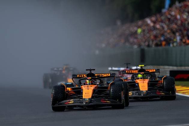 Oscar Piastri (McLaren Formula 1 Team, Australien, 81) im MCL39 ueberholt Lando Norris (McLaren Formula 1 Team, Großbritannien, 04) auf der Kemmel Geraden vor Les Combes und uebernimmt Platz 1 auf dem Weg zum Sieg, BEL, Formel 1 Weltmeisterschaft, Moet Chandon Grand Prix von Belgien, Circuit de Spa-Francorchamps, Rennen, Saison 2025, 27.07.2025 BEL, Formel 1 Weltmeisterschaft, Moet Chandon Grand Prix von Belgien, Circuit de Spa-Francorchamps, Rennen, Saison 2025, 27.07.2025 Spa-Francorchamps Copyright: xEibner-Pressefoto Memmlerx EP_MMR