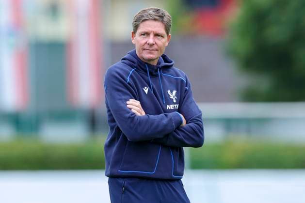 Trainer Oliver Glasner (Crystal Palace) schaut, Pre-Season Friendly, 1. FSV Mainz 05 vs Crystal Palace, Rasenplatz am 29. July 2025 in Wals, Österreich. (Foto von Marco Steinbrenner DeFodi Images) Trainer Oliver Glasner (Crystal Palace) looks on, Pre-Season Friendly, 1. FSV Mainz 05 vs Crystal Palace, Grass pitch, July 29, 2025 in Wals, Austria. (Photo by Marco Steinbrenner DeFodi Images)
