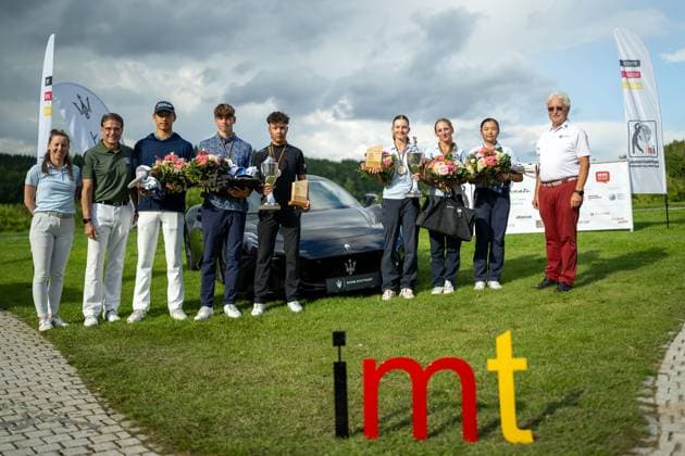 Siegerfoto Plaetze 1-3 bei den Jungen und den Maedchen, gewinnt, es ehren Michael Marbler (Praesident BWGV), Siegfried Drost (Praesiden GC Reischenhof), GER, 15. BWGV-INTERNATIONAL MATCHPLAY-TROPHY, Golf, Maedchen und Jungen, imt Golf, 26.-29.07.2025, GER, 15. BWGV-INTERNATIONAL MATCHPLAY-TROPHY, Golf, Maedchen und Jungen, imt Golf, 26.-29.07.2025 Wain Copyright: xEibner-Pressefotox EP_SWA